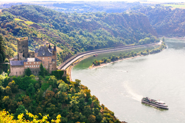 Continuam excursia de astazi cu o croaziera pe valea Rinului de la St. Goar la Boppard pentru a admira peisaje uimitoare, castele medievale