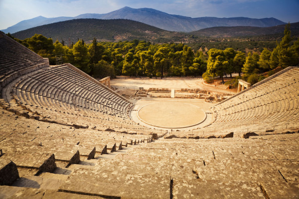 Teatrul antic din Epidaurus-considerat cel mai bine conservat teatru antic din Grecia