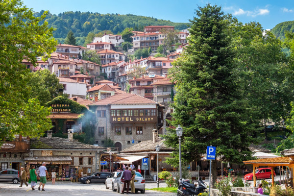 Continuam catre un loc aparte al Greciei, Metsovo–satul aromanilor din Grecia, un sat cu totul si cu totul deosebit