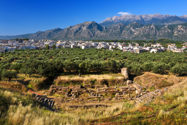 Ultima oprire va fi in Sparti, oras aflat pe locul vechii cetati antice–Sparta.
