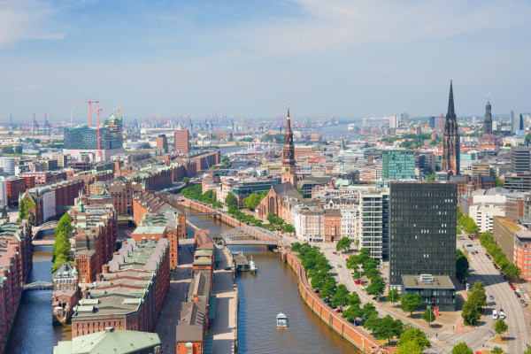Tur de oras cu ghid local in Hamburg, capitala landului cu acelasi nume, este al 2-lea oras ca marime din Germania si al 8-lea oras ca marime din Uniunea Europeana