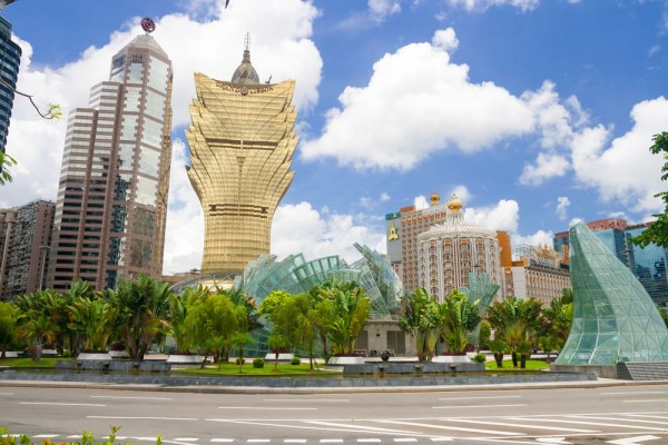 Hotelul cu forma unei flori de lotus este si una dintre cele mai inalte cladiri din Macao.
