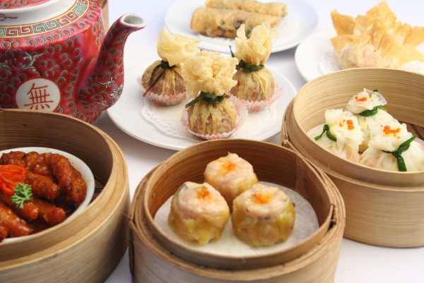 Apoi, ne este servit un pranz traditional Dim Sum.