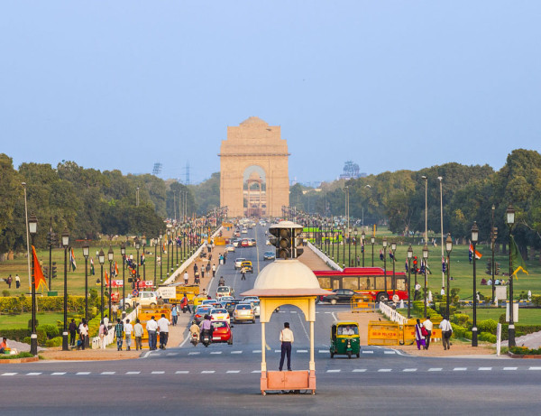 Suntem in capitala Indiei, o combinatie captivanta de elemente vechi si moderne, impartita in doua parti principale: Old Delhi si New Delhi.