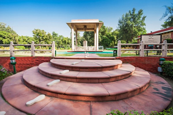 Rajghat este un memorial dedicat lui Mahatma Gandhi