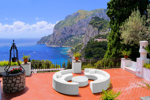 Insula Capri terasa unei vile de lux