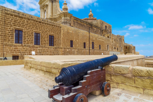 Urmatoarea oprire va fi in Vechea Citadela din Victoria, un oras fortificat construit pentru a apara asezarea de la baza, numita Rabat