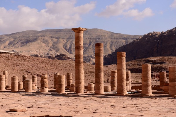 De aici vom cobori catre Aleea Coloanelor.