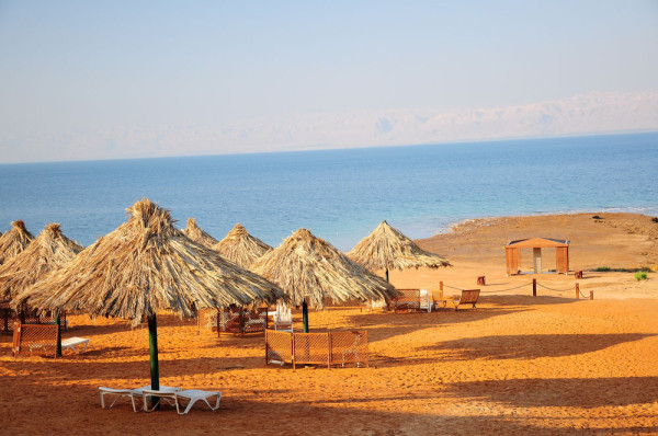 Iordania Marea Moarta plaja de nisip