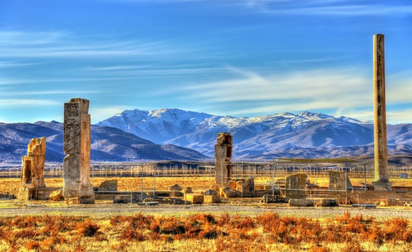 Dimineata, ne oprim in Pasargadae, unul dintre cele mai impresionante orase ruina din lume.