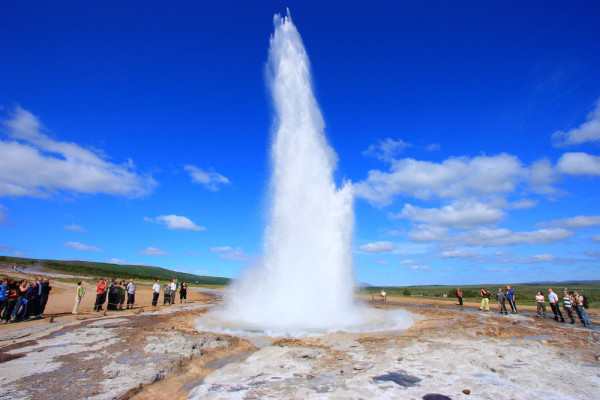 si la Marele Geysir – una dintre cele mai importante atractii naturale ale Islandei.