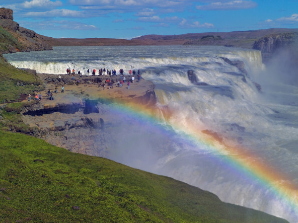 Continuam cu Gullfoss (Cascada de Aur) ce ne va fermeca prin caderea magica a apei incununata de curcubeele ce se formeaza in zilele insorite