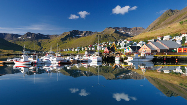 Continuam spre Sigluflordur, candva centrul pescuitului de hering din Islanda si  unde s-a amenajat muzeul maritim Era Herring Museum.