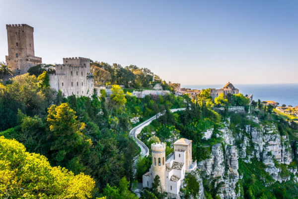 Optional, excursie la Erice si Marsala cu degustare de vin la Crama Florio.