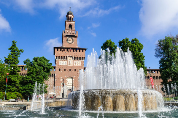 Tur de oras Milano panoramic si pietonal admirand principalele atractii: Castelul Sforseco,