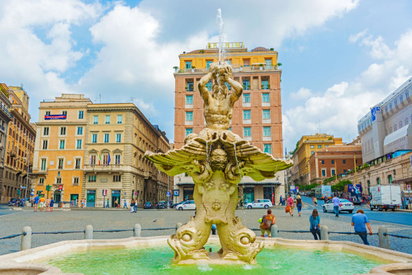 Roma Piazza Barberini, Fantanile Romei