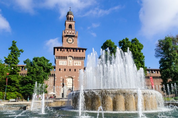 Ne indreptam catre orasul Milano unde vom face un tur de oras Milano din care nu o sa lipseasca: Castelul Sforzesco