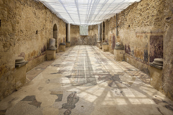 Vizitam impreuna cu ghidul local Vila Romana del Casale