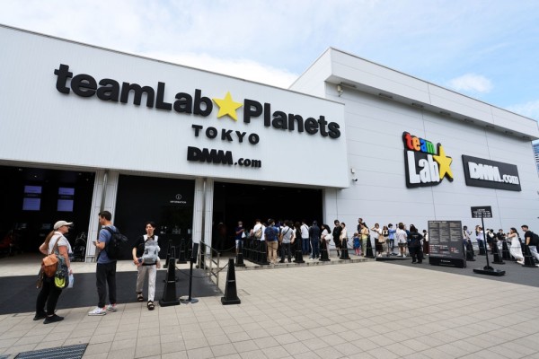 Patrundem apoi, in universul magic al teamLab Planets, muzeul interactiv care ne surprinde simturile