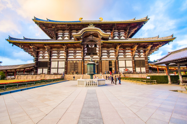Excursie cu autocar si ghid local la Nara–leaganul civilizatie nipone si cea mai veche capitala a Japoniei intre anii 710-784. Vom vizita Templul Todaiji–construit in anul 752