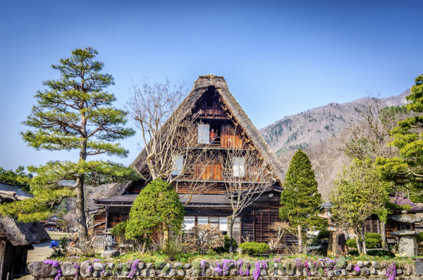 Vom vizita una dintre casele traditionale Gasshozukuri Houses, unice prin constructie.