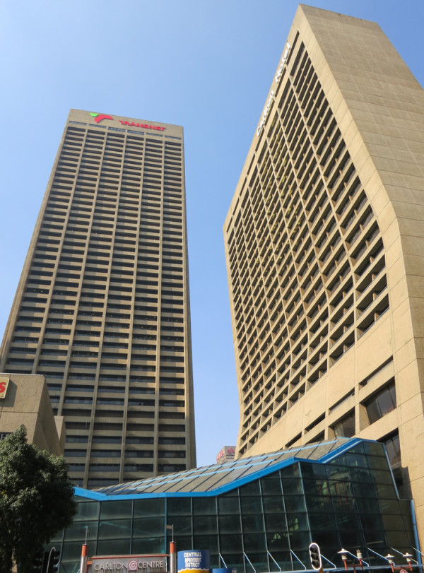 Tur de oras Johannesburg in cadrul caruia vom putea admira printre altele: Carlton Center–cel mai inalt turn de pe continent (223 m), Palatul de Justitie