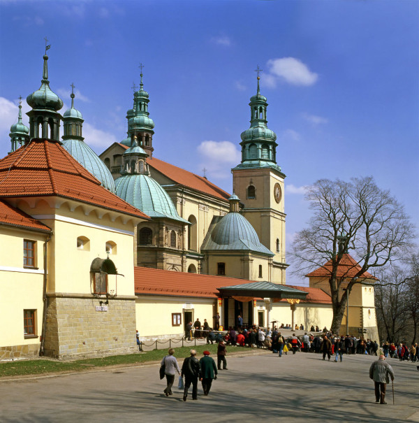 Optional, excursie la Kalwaria Zebrzydowska. Inca din Sec XVII a devenit printre cele mai frecventate locuri de pelerinaj din Polonia.