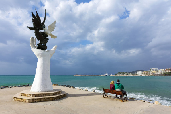 Kusadasi statuia Pacii