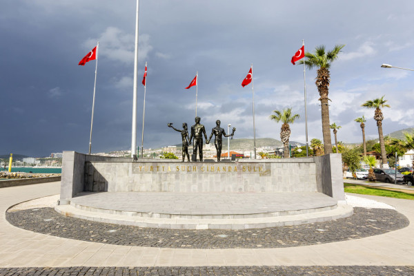 Kusadasi statuie Ataturk