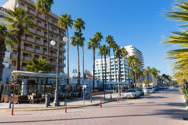 Larnaca strada principala de promenada