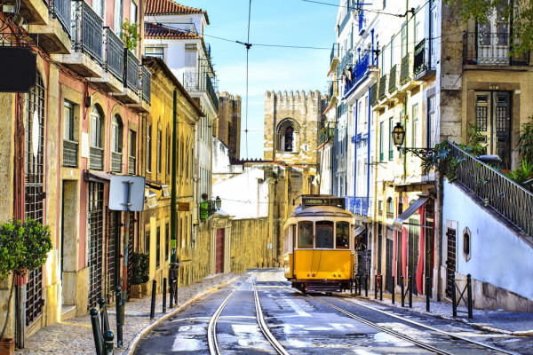 Lisabona tramvaiul istoric galben