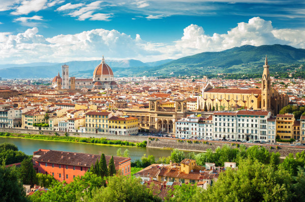Ne indreptam catre Florenta, capitala Toscanei si leaganul Renasterii, orasul lui David a lui Michelangelo si al Nasterii Venerei de Boticelli.