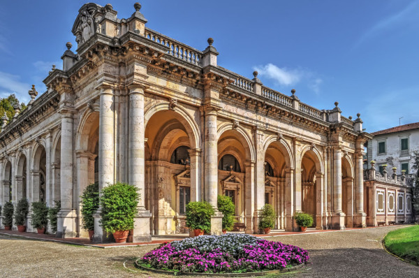 Ulterior, vom pleca spre Montecatini Terme – unul din cele mai renumite orase-spa din Italia.