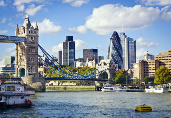 Suntem in Londra, cel mai mare oras european si cel mai divers din punct de vedere etnic. Orasul este capitala Marii Britanii si un centru financiar mondial important.