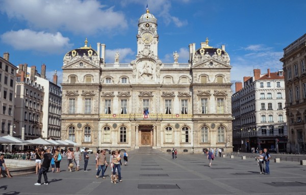 Hôtel de Ville, Primaria orasului sau Place des Terreaux - o piata animata cu o fantana baroca