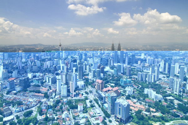 Kuala Lumpur este un oras modern, plin de agitatie, unde noutatea se armonizeaza cu traditionalul, intr-o combinatie de zgarie-nori impresionanti, cladiri istorice