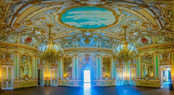 Palazzo Parisio a fost descris pe buna dreptate ca fiind “Versailles in miniatura”
