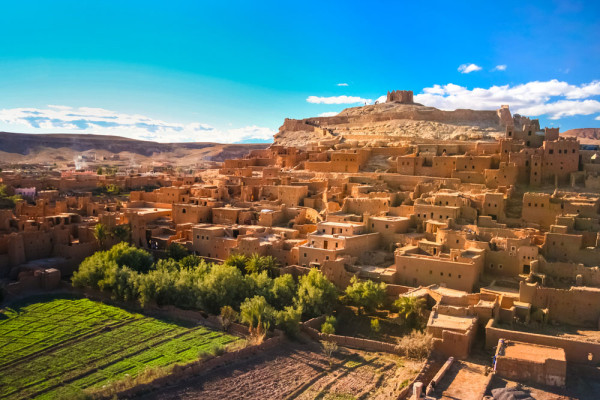 si ne vom indrepta catre satul Ait Ben Haddou unde se afla cea mai spectaculoasa fortareata din sudul Marocului