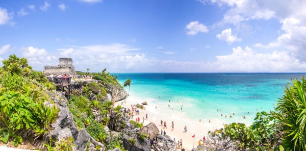 Ne continuam drumul si ajungem la Tulum, una dintre cele mai cunoscute destinatii de pe Riviera Maya.