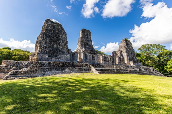 Continuam cu Xpuhil, un sit arheologic impresionant din perioada Maya Clasica Tarzie (600-900 d.Hr.)