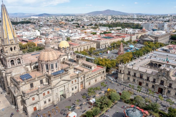 Calatoria ne poarta catre Guadalajara, locul de nastere al tequilei si al muzicii mariachi
