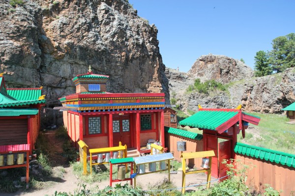 La granita de nord a „Tinutului” Orkhon, gasim Templul Tuvkhun fondat de primul lider religios al Mongoliei