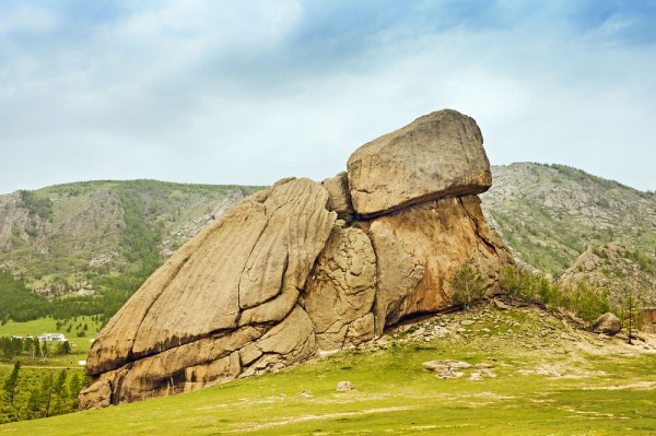 Dupa pranz ne continuam vizita cu Monumentul Testoasa, denumit astfel datorita celor patru roci ce ii dau forma de broasca testoasa