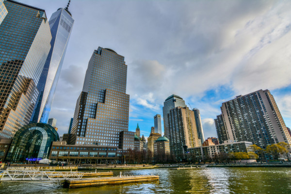 Battery Park - cel mai vechi spatiu public deschis din oras, de pe bulevardele sale lungi putandu-se vedea Statuia Libertatii