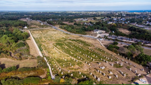 Este unul dintre cele mai importante situri megalitice din Europa, cunoscut pentru numarul foarte mare de monumente preistorice impresionante