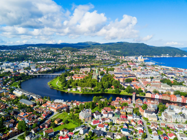 Traversam cele mai nordice zone agricole ale Norvegiei si ajungem la Trondheim–capitala istorica si loc de incoronare a regilor Norvegiei.