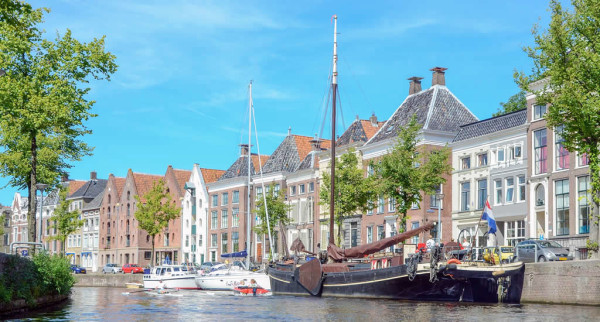 Cel mai mare oras din Nordul Olandei, Groningen, este cunoscut si sub denumirea de “Metropola Nordului” sau “Martinistadt” si beneficiaza de o istorie bogata, datand inca din 1040.
