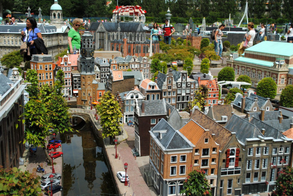 Excursia continua cu Madurodam parc tematic care reprezinta Olanda in miniatura