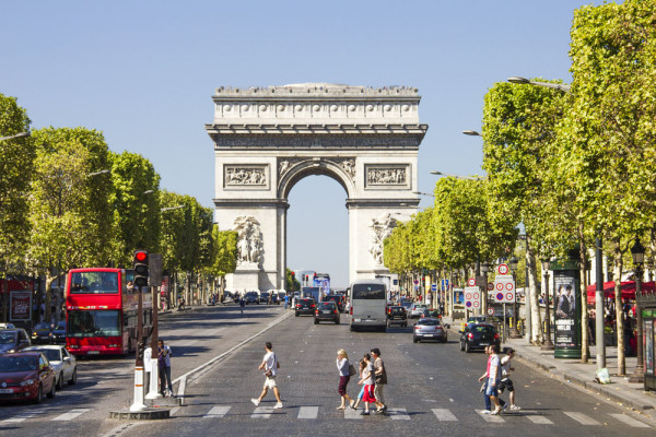 Champs Elysee, Turnul Eiffel, Arcul de Triumf, Opera Garnier, Domul Invalizilor, Turnul Montparnasse.
