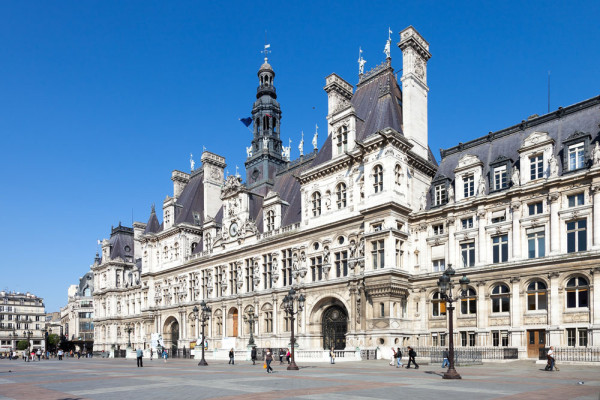 Primaria Parisului-cladire ce dateaza din Sec al XVI-lea si a fost reconstruita dupa ce a luat foc in timpul revolutiei pariziene din 1870